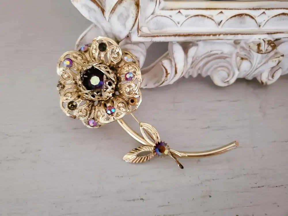 Vintage 1970's Sarah Coventry Gold tone Rhinestone Floral Pin